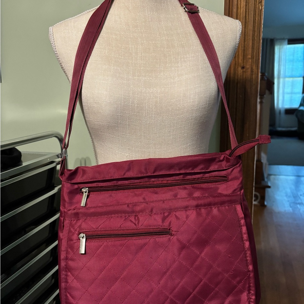 Elegant Gold Coast Lightweight Burgundy Quilted Shoulder Bag